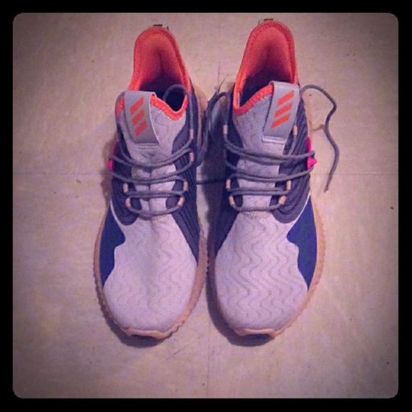 Adidas alphabounce sz71/2 - Picture 1 of 3